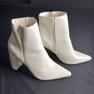 Rouge Helium White Ankle Booties with Pointed Toe and Chunky Heel